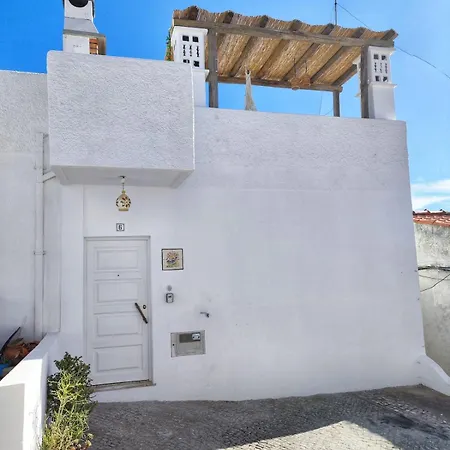 Sea View Apartment *