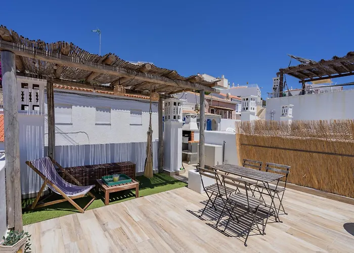 Sea View Apartment *